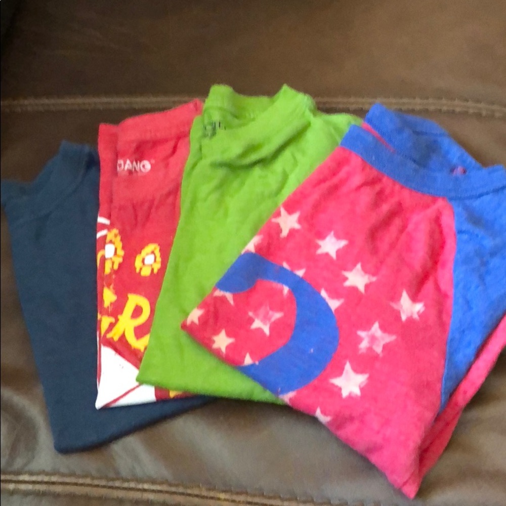 Boys T-shirts size XS (4/5)
